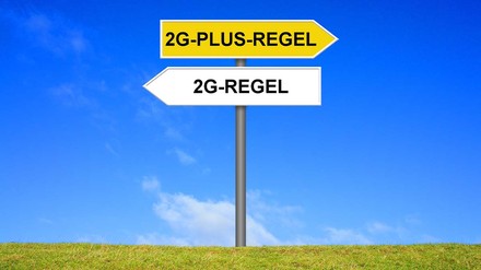Wegweiser: 2G-Plus-Regel oder 2G-Regel