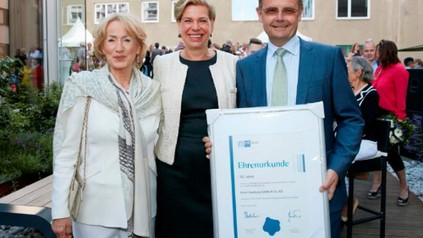 Hotel-Eigentümerin Engelke Schümann, Hoteldirektorin Evelyn Schönherr-Knaak und Stellvertretender Hauptgeschäftsführer der IHK Berlin, Christian Wiesenhütter