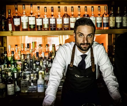 Andreas Hotter in Bar