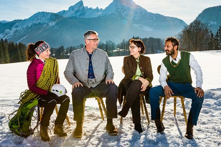 Auf den internationalen Ideenaustausch freuen sich die Geschäftsführer der Berchtesgadener Land Tourismus GmbH Dr. Brigitte Schlögl und Peter Nagel mit dem nepalesischen Touristiker Ajit Laxman Dhakal und der Bergsteigerin Stefanie Nowak.