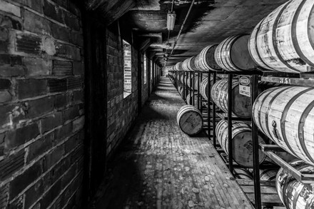 Whiskyfässer in Lager