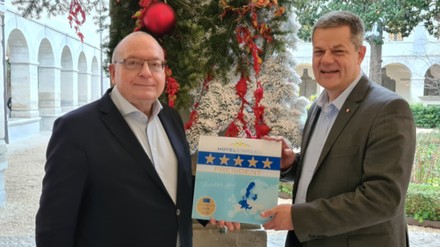 Stabübergabe in Lyon. (Foto: © IHA)