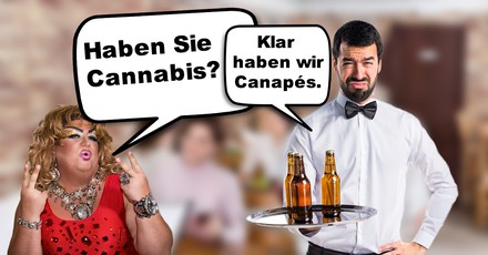 Kellner mit transgender Frau