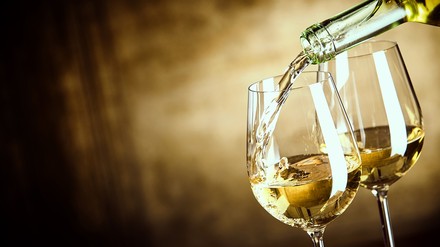 Zwei Gläser Weißwein