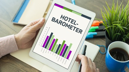 Tablet mit Hotel-Barometer