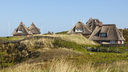 Reetgedeckte Sommerhäuser in Hörnum .