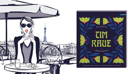 Das Buch „Tim Raue – Rezepte aus der Brasserie“ neben der Zeichnung einer Frau, die in einem Bistro in Paris sitzt, im Hintergrund der Eifelturm