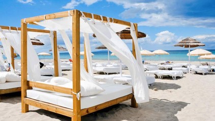 Betten am Strand