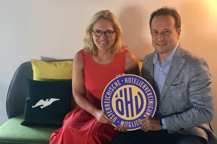 Arcotel-Vorstand Martin Lachout und ÖHV-Präsidentin Michaela Reitterer