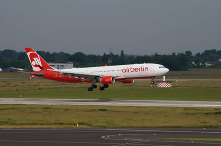 airberlin Flugzeug hebt ab