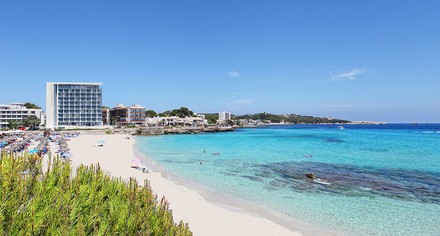 Blick auf das Vier-Sterne Moll Sentits Hotel & Spa in Cala Ratjada auf Mallorca