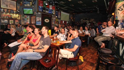 Fans beim Public Viewing in der Münchner Kneipe 'Das Stadion' während der Fifa Fußball WM 2011 der Frauen