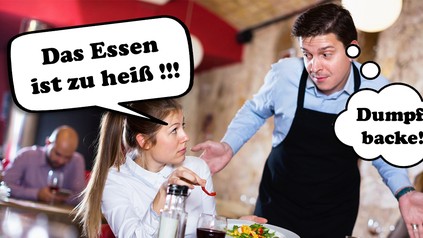 Kellner und Frau im Restaurant