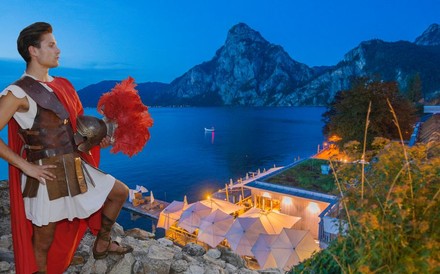 Römischer Soldat blickt auf den Traunsee