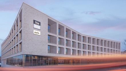 Die beiden Häuser the niu Amity und acora Potsdam Living the City sind in einem gemeinsamen Gebäudekomplex untergebracht. (Foto: © Novum Hospitality)
The niu Amity und acora Potsdam Living the City in einem Gebäudekomplex in Potsdam